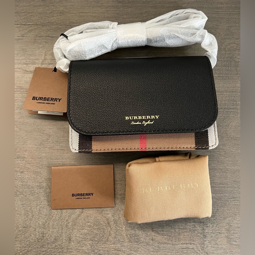 Burberry Hampshire Crossbody House Check Derby In Black